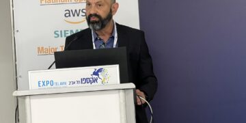 צבי גולצמן, רשות החדשנות בכנס ChipEX2025. צילום: אבי בליזובסקי