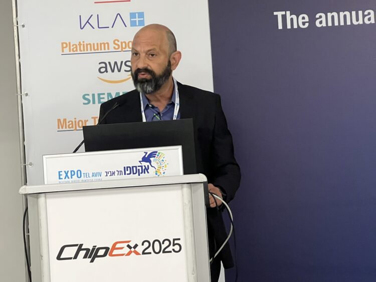 צבי גולצמן, רשות החדשנות בכנס ChipEX2025. צילום: אבי בליזובסקי