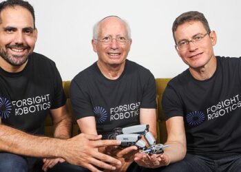 צוות פורסייט רובוטיקס. מימין לשמאל: ד"ר דניאל גלוזמן, פרופ׳ משה שוהם וד״ר יוסי נתן. צילום: שלומי יוסף