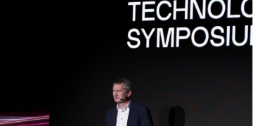 נשיא TSMC EMEA פול דה בוט בכנס החברה באמסטרדם, מאי 2025