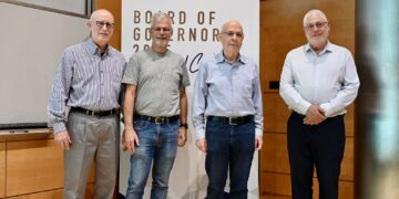 מימין לשמאל: נשיא הטכניון פרופ' אורי סיון, גדעון פרנק, דדי פרלמוטר ויו"ר הקורטוריון סקוט לימסטר. (קרדיט : רמי שלוש, דוברות הטכניון)