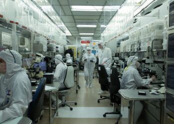 מפעל חברת SCD. צילום: דוברות משרד הבטחון.