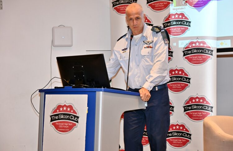 אלוף אביעד דגן, ראש אגף התקשוב בצה"ל במפגש הסיליקון קלאב, 30 בספטמבר 2025. צילום: שמואל אוסטר