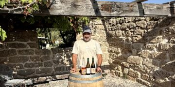 יקב שדות ים – שלושה חברים ויין