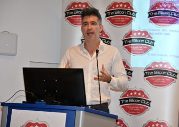 יבגני דיברוב, מנכ"ל ARMIS במפגש הסיליקון קלאב, ספטמבר 2025. צילום: שמואל אוסטר