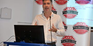 יבגני דיברוב, מנכ"ל ARMIS במפגש הסיליקון קלאב, ספטמבר 2025. צילום: שמואל אוסטר