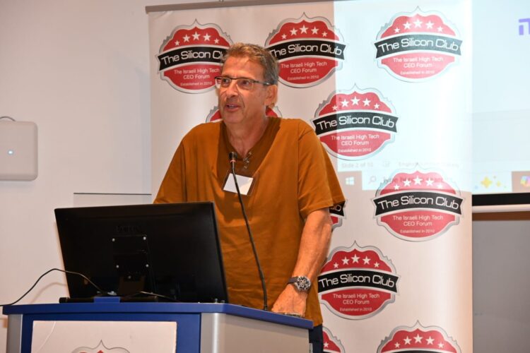 שי און, מייסד שותף ונשיא חברת ההזנק AKEYLESS במפגש הסיליקון קלאב, ספטמבר 2025. צילום: שמואל אוסטר