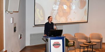 הדר אקהויז רזמוביץ׳, מנכ״לית meala foodtech, במפגש פורום הסיליקון קלאב, 29 בינואר 2025. צילום: שמואל אוסטר