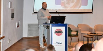 מנכ"ל Imagindairy ד"ר אייל איפרגן במפגש הסיליקון קלאב, דצמבר 2025. צילום: שמואל אוסטר