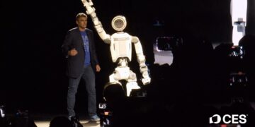רובוטים דמויי אדם ב-CES 2026: הדור החדש משלב חיישנים, מודלים ומחשוב מקומי כדי לפעול בעולם הפיזי בזמן אמת.