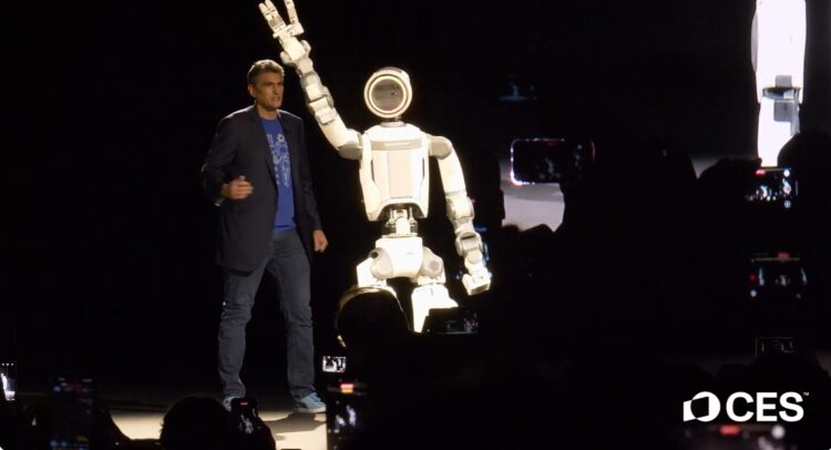 רובוטים דמויי אדם ב-CES 2026: הדור החדש משלב חיישנים, מודלים ומחשוב מקומי כדי לפעול בעולם הפיזי בזמן אמת.