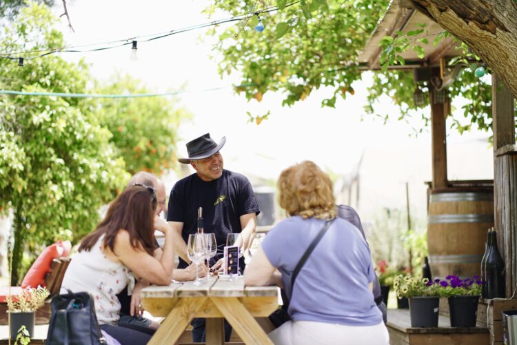 שגיא שורר ואורחים ביקב שורר צילום: באדיבותו