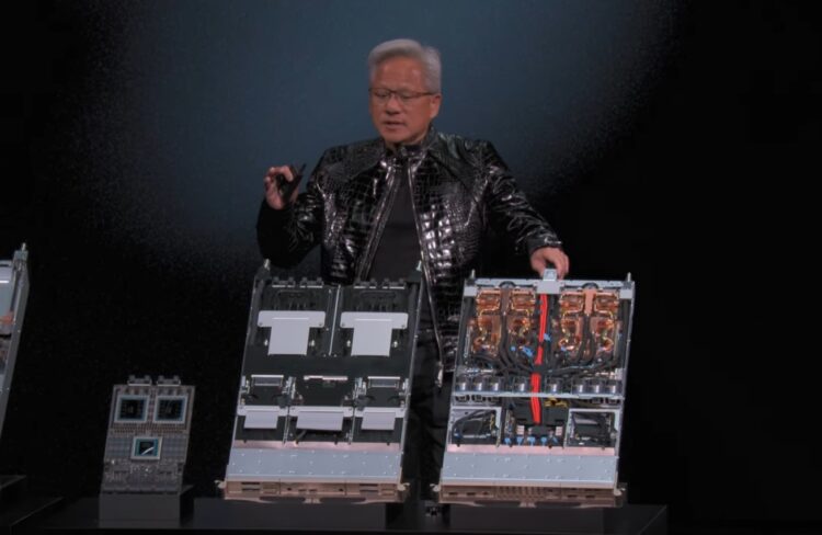 מנכ"ל אנבידיה ג'נסן הואנג מציג את מעבד ורה רובין בכנס CES 2026 בלאס וגאס. צילום מסך.