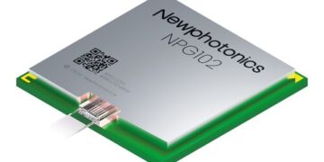 NPG102 PIC Transmitter on Chip של ניו פוטוניקס. צילום יחצ