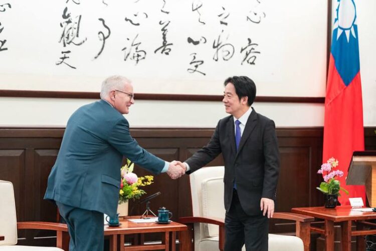 נשיא טאיוואן לאי צ’ינג־דה נפגש עם משלחת איגוד תעשיית השבבים האמריקני (SIA) בארמון הנשיאות בטאיפיי, 2 במרץ 2026. קרדיט: לשכת נשיא טאיוואן (Presidential Office, Taiwan)