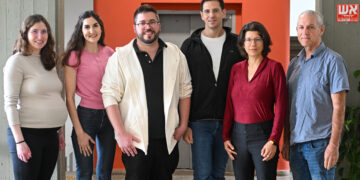 מובילי הפרויקט בטכניון, מימין לשמאל - פרופ' תומאס שולטהייס, פרופ' תמר סגל-פרץ, פרופ' עדו קמינר, ד"ר דביר הריס, ד"ר ליה אנגל וד"ר לוסי ליברמן. (צילום: רמי שלוש, דוברות הטכניון)