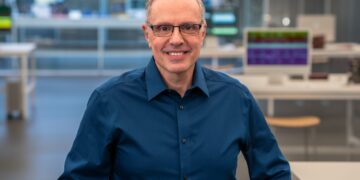 ג'וני סרוג'י, מנהל תחום החומרה באפל. צילום יחצ