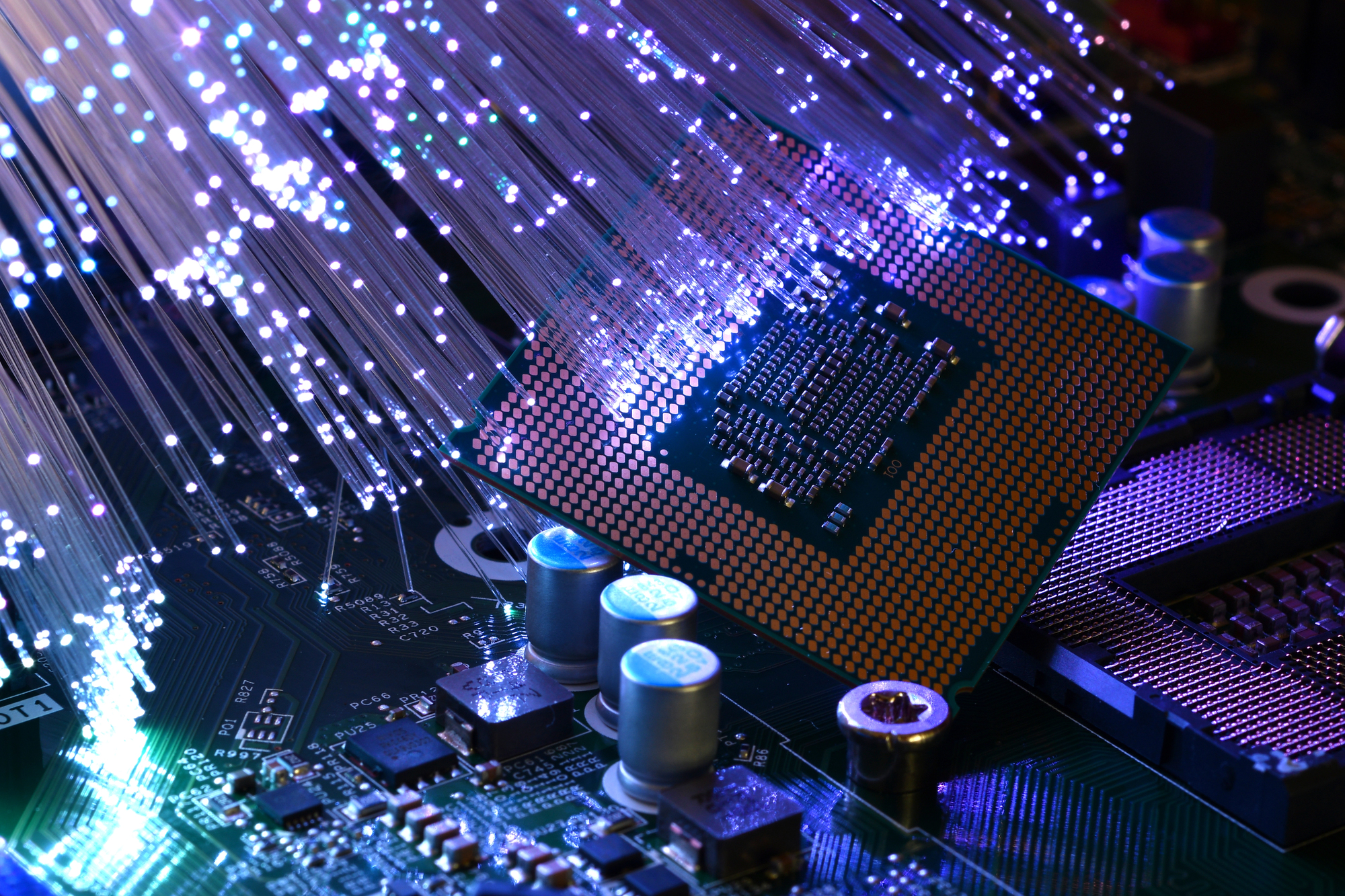 שבבים וקישורים אופטיים.אילוסטרציה: depositphotos.com