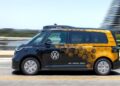רכב Volkswagen ID. Buzz אוטונומי המשמש בפרויקט הרובוטקסי של MOIA, פולקסווגן ואובר, המבוסס על טכנולוגיית הנהיגה האוטונומית של מובילאיי. קרדיט: Volkswagen/MOIA