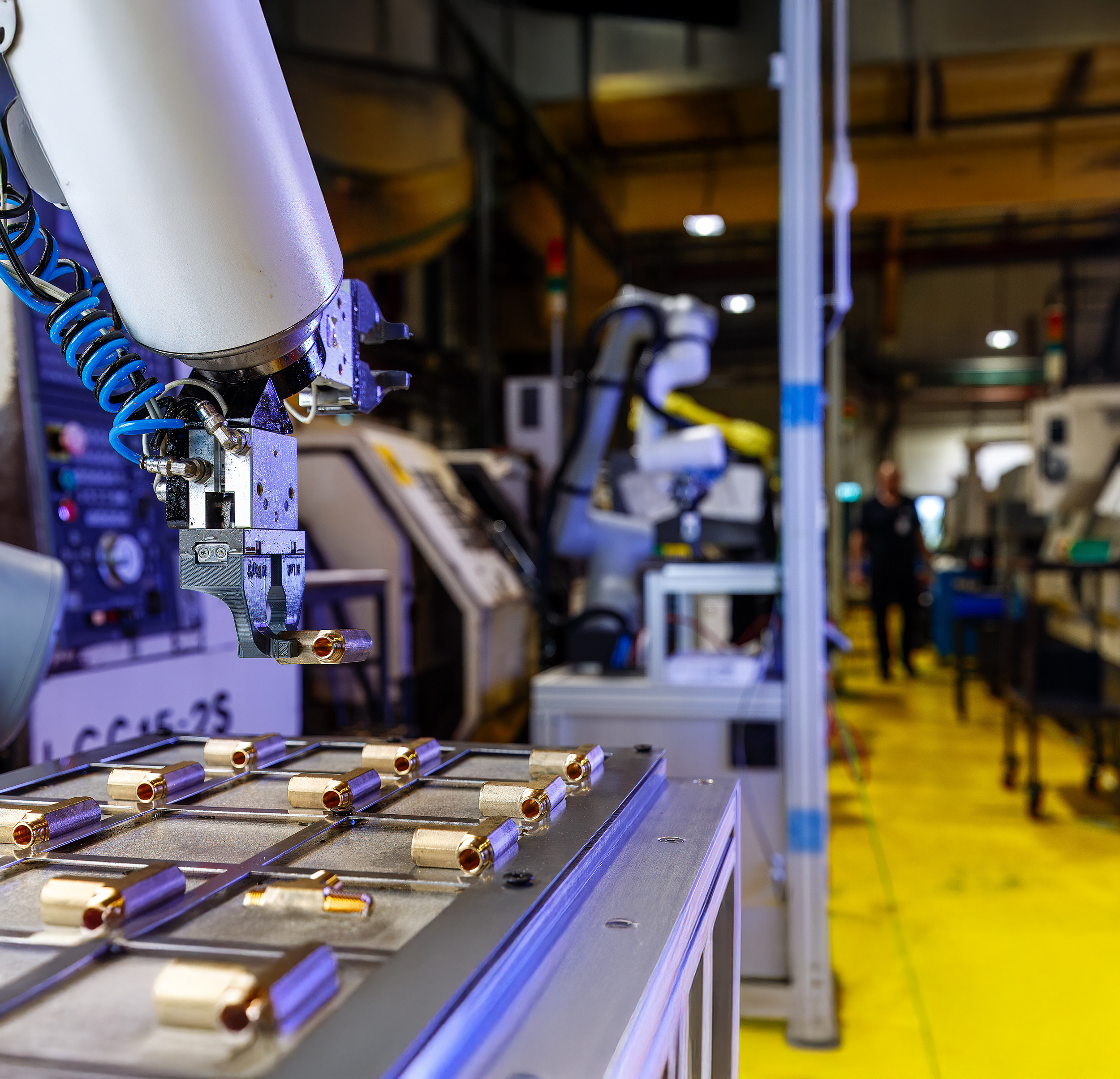 רובוט מבנה בפס הייצור של UCT ישראל. צילום יחצ