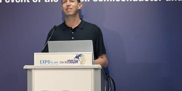 טל ענבר, אפל בכנס ChipEx2026. צילום: אבי בליזובסקי