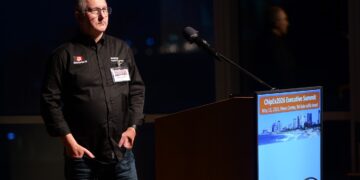 מרטין הורן, בכיר ב-AMD בכנס ChipEx2026. צילום: עמית אלפונטה