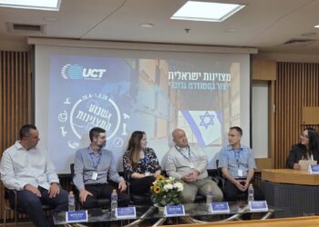 מימין לשמאל: רעות רוזן, סמנכ"לית שרשרת אספקה גלובאלית בUCT, שקד גולדמן מנהל מרחב צפון בהתאחדות התעשיינים, עמית טסלר, מנכ"ל מגם בטיחות, שחר פיין, סמנכ"ל לפיתוח עסקי, שיווק ומכירות בכנפית, וד"ר יהודה סלהוב, מנכ"ל UCT ישראל. צילום יחצ