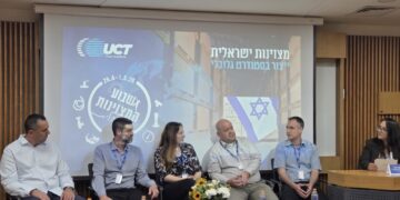 מימין לשמאל: רעות רוזן, סמנכ"לית שרשרת אספקה גלובאלית בUCT, שקד גולדמן מנהל מרחב צפון בהתאחדות התעשיינים, עמית טסלר, מנכ"ל מגם בטיחות, שחר פיין, סמנכ"ל לפיתוח עסקי, שיווק ומכירות בכנפית, וד"ר יהודה סלהוב, מנכ"ל UCT ישראל. צילום יחצ
