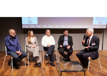 פאנל הבכירים בכנס ChipEx2026. N מימין לשמאל המנחה שלמה גרדמן, אושר שפירא, טל שוורץ, שרון לב-יוגב, דב מורן. צילום: צילום: עמית אלפונטה