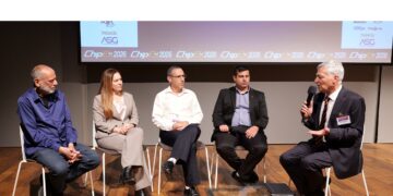 פאנל הבכירים בכנס ChipEx2026. N מימין לשמאל המנחה שלמה גרדמן, אושר שפירא, טל שוורץ, שרון לב-יוגב, דב מורן. צילום: צילום: עמית אלפונטה