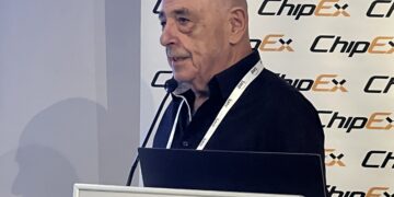 פרופ' יעקב רויזין בכנס ChipEx2026. צילום: אבי בליזובסקי