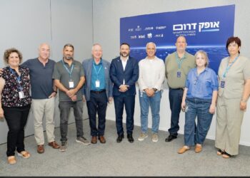 נציגי הגופים והחברות השותפים בתוכנית „אופק דרום” באירוע הרחבת התוכנית בקריית גת. צילום: אלה מאירוביץ