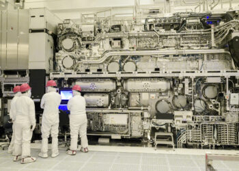 Intel-High-NA-EUV - מערכת של ASML במפעל אינטל. צילום יחצ