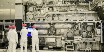 Intel-High-NA-EUV - מערכת של ASML במפעל אינטל. צילום יחצ