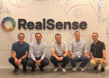 הנהלות RealSense ו־Cognex לאחר חתימת הסכם הרכישה. צילום יחצ