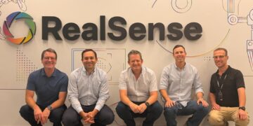 הנהלות RealSense ו־Cognex לאחר חתימת הסכם הרכישה. צילום יחצ