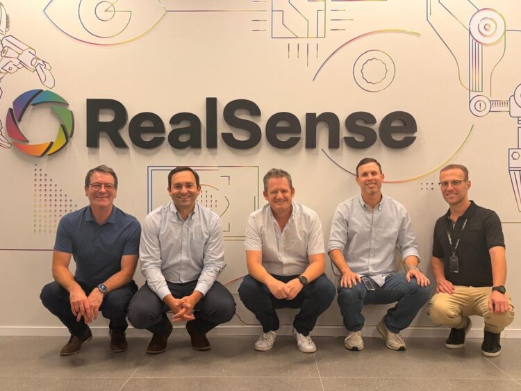 הנהלות RealSense ו־Cognex לאחר חתימת הסכם הרכישה. צילום יחצ