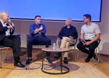 פאנל פורום הסיליקון קלאב, אוקטובר 2026: מימין לשמאל פרופ׳ יהודה אלמליח, יוסי להד, דניאל לאון ומנחה האירוע שלמה גרדמן. צילום: שמואל אוסטר